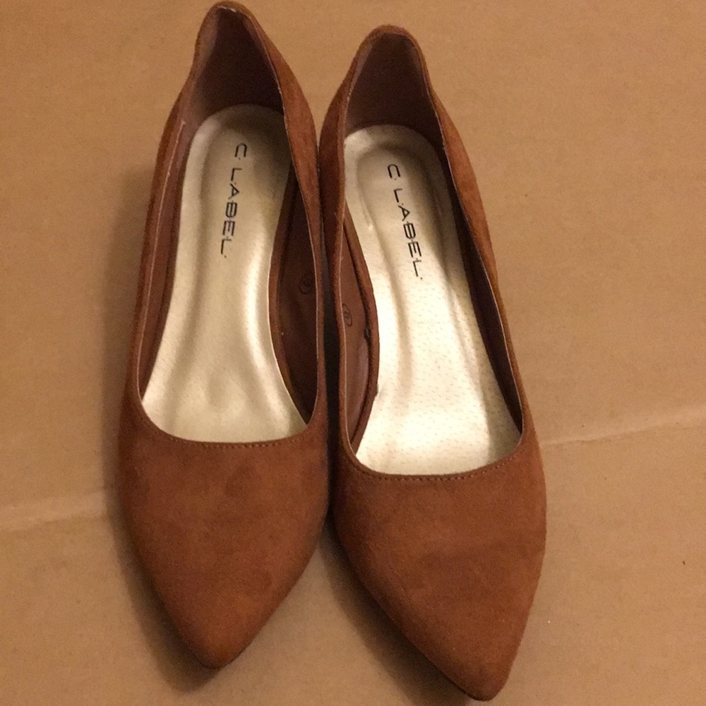 C. Label Brown Pumps